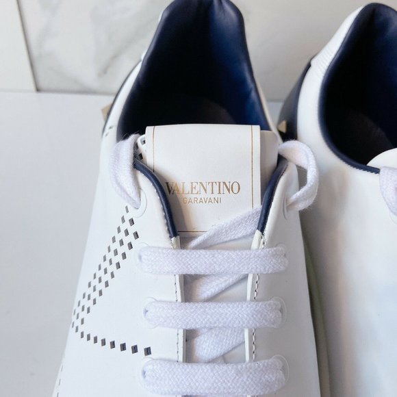 Valentino Garavani Perforated V Logo RockStud Lace - Picture 7 of 12